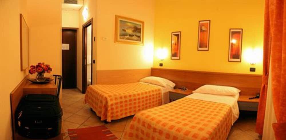 Hotel Sara มิลาน ภายนอก รูปภาพ